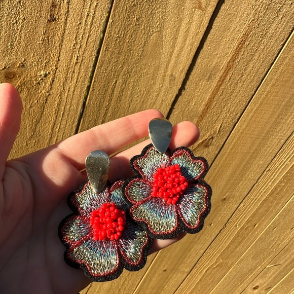 Zara Multicolor Floral Earrings with Gold Detail - Picture 6 of 7